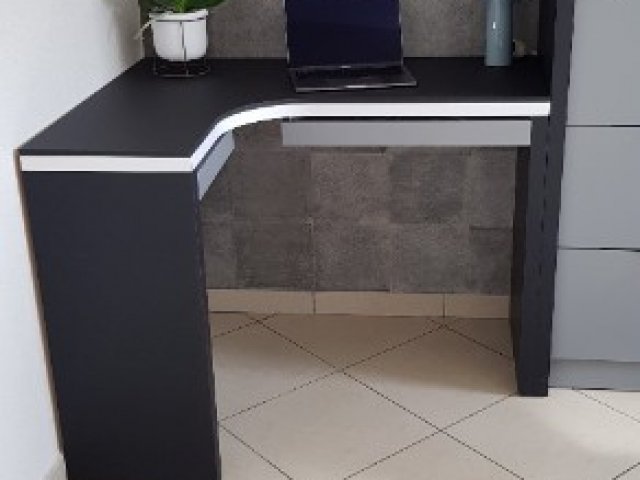 Petit Bureau d'Angle Sur Mesure en Noir Mat et Gris - Valenciennes