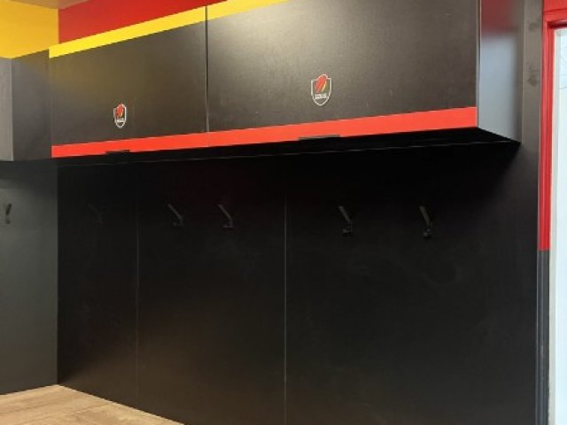 Aménagement des vestiaires de rugby