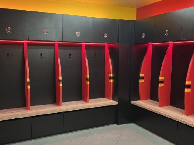 Aménagement des vestiaires de rugby